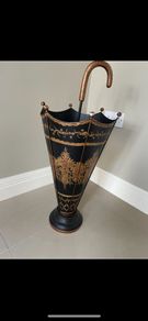 Umbrella shape umbrella stand