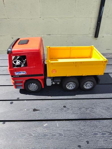 Bruder dump truck and teleporter