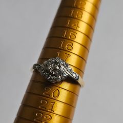 18ct Diamond Ring