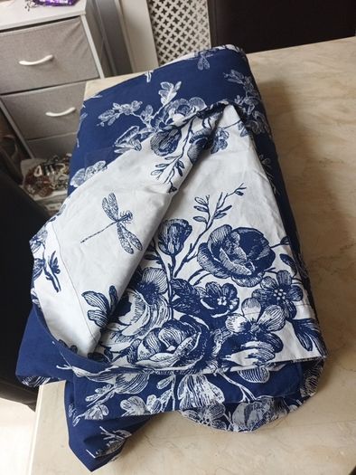 Kingsize Navy /White  Duvet Cover, 2 Pillow Cases.