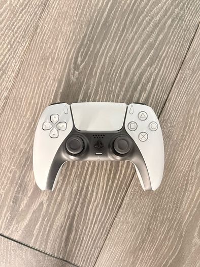 PlayStation 5 Digital Edition + Controller & Headset. Excellent Condition