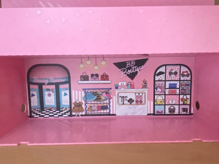 LOL DOLLS big and small include loads of accesories