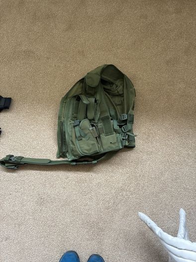 airsoft vest and gloves