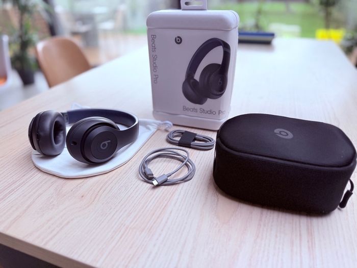 Beats Studio Pro Wireless Headphones Navy Brand New Apple Replacement