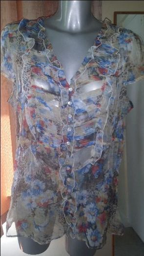 Floral summer blouse size UK18/20 EUR46/48 Postage included