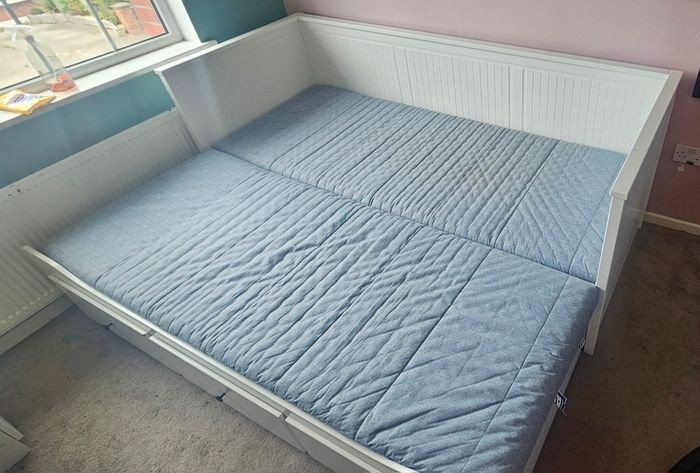 IKEA Hemnes day-bed, white, 3 drawers, 3 mattresses included