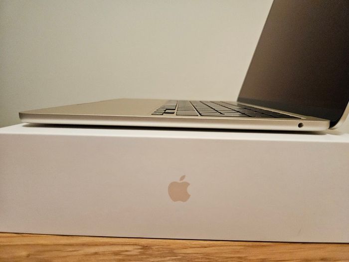 MacBook Air M2 2022, Starlight, 8GB/512GB, 99% Battery