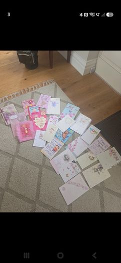 Bundle of 25 birthday cards for Mums.   No envelopes with them.