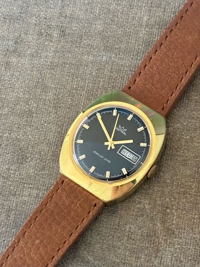 Astral Day-Date Mechanical Watch - 7 Jewels, 37mm Gold Case