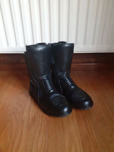2 x Richa Motorcycle Boots Size - 43. Waterproof Touring Boots & Street Short Boots. FREE POSTAGE ( not RST alpinestars furygan sidi dainese )