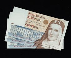 Ireland | 1999 | 5 Pounds | Prefix - RTM | P.75b | UNC