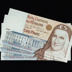 Ireland | 1999 | 5 Pounds | Prefix - RTM | P.75b | UNC