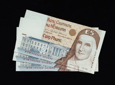 Ireland | 1999 | 5 Pounds | Prefix - RTM | P.75b | UNC