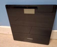 Citizen bathroom weighing scales