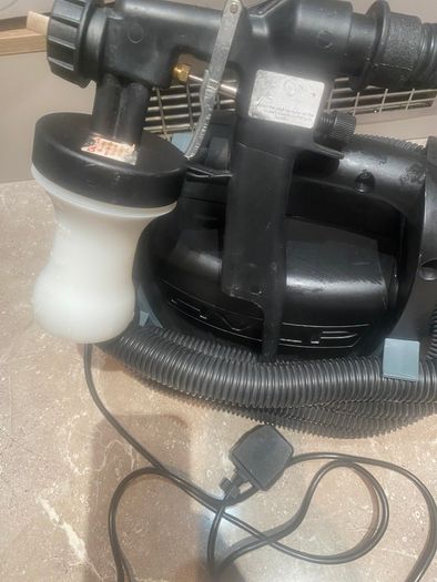 Spray tan machine