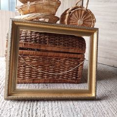 picture frame wooden and golden colour.