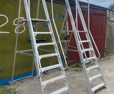 Podium platform ladder