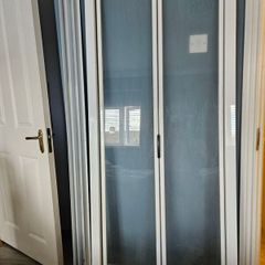 800 bifold shower door