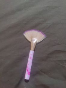makeup brush