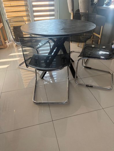 Table and 4 Tobias chairs