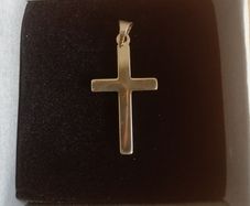 Solid 9 carat gold cross pendant- 1.28 g