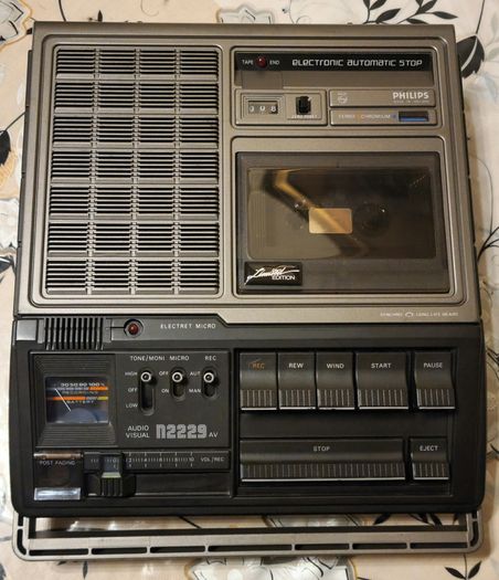 Mono cassette recorder Philips N 2229 AV, from 1976, Made in Belgium.