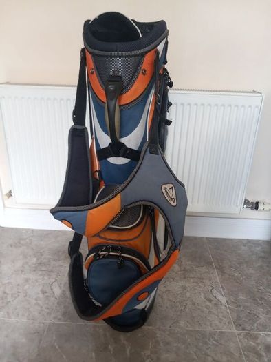 callaway golf bag with stand.