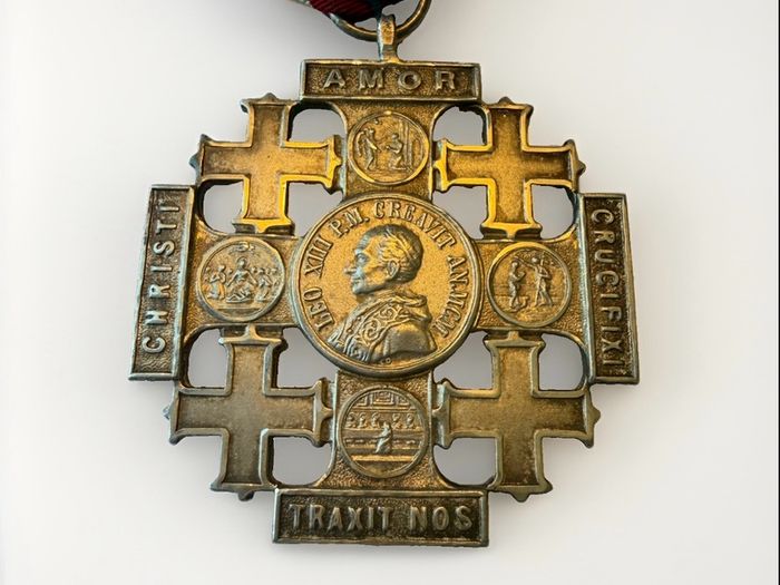 Jerusalem Cross of Honor Pope Leo XIIl to pilgrims silver medal