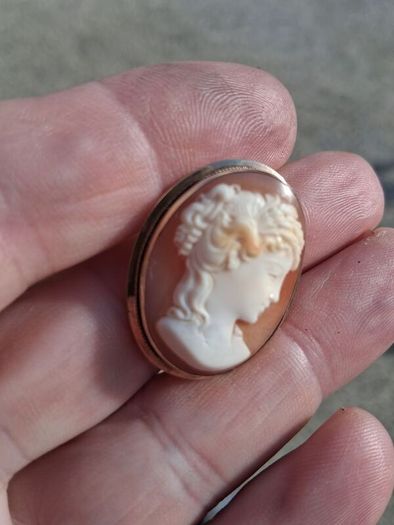 Vintage 14k Gold Cameo Brooch(5 grams)
