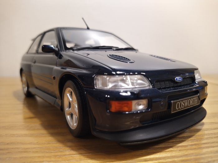 Ford Escort RS Cosworth 1992 Dark Blue Metallic RHD 1/18 New in Box