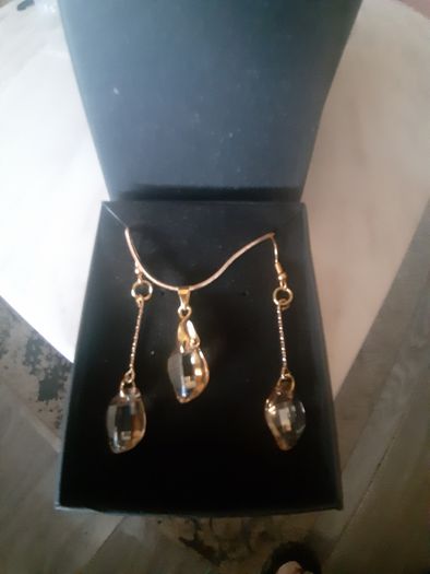 Swarovski Crystal Elements Pendant And Earrings Set