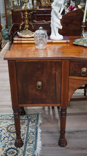 Very Fine Georgian Sideboard