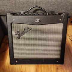 Electric Guitar Amp Fender Mustang I V2 - Like New!