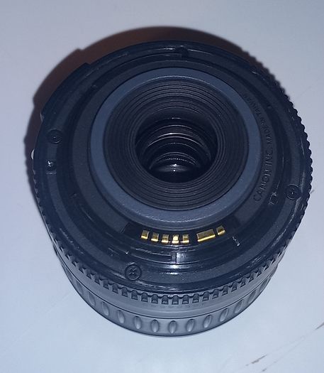 canon eos 2000d with 18-55mm kit lens