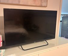 JVC Smart Tv 40" - Netflix/Youtube/Hayu etc