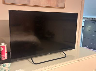 JVC Smart Tv 40" - Netflix/Youtube/Hayu etc