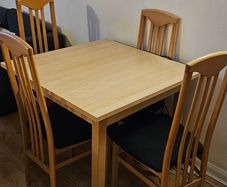 Dining table + 4 chairs