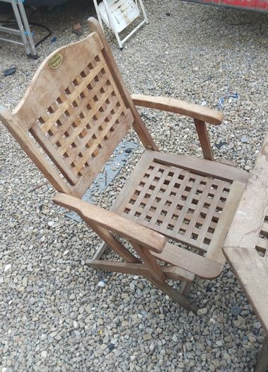 garden table and chairs