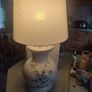 VINTAGE COUNTRY HOUSE Italian CERAMIC table LAMP with shade in working order. Image 8