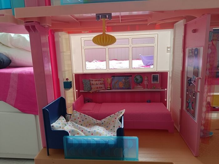 barbie house + dolls + accessories