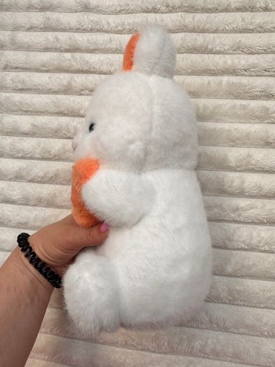 White Bunny Plush with Carrot approx. 25 cm. Used Please see photos