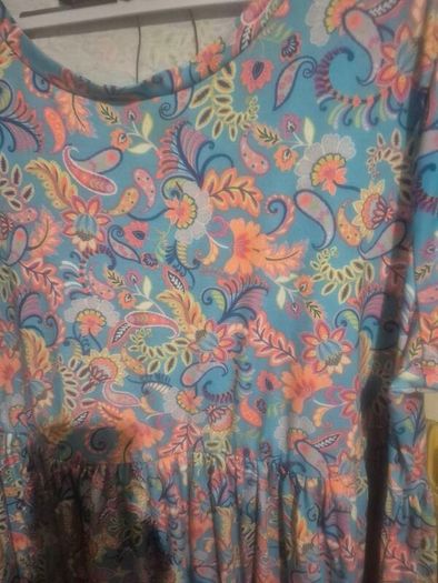 Dresses suit size 20/22. E3 each
