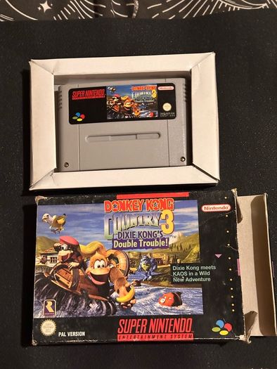 Super Nintendo retro console + games Mario