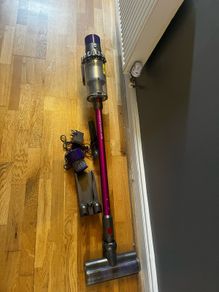 Dyson v10 hoover