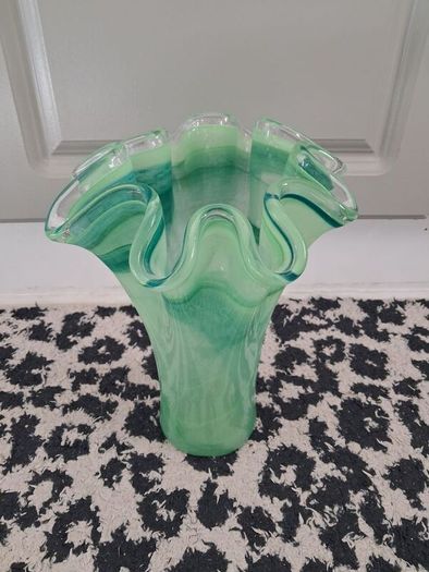 Handkerchief style glass vase