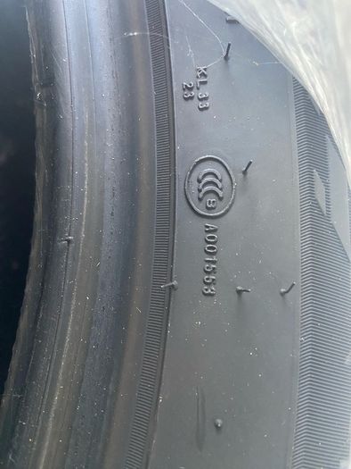 4x Kumho Crugen Premium KL33 SUV Tyres - Unused - 105H