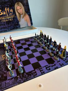 Buffy the Vampire Slayer Collector's Chess Set Rare 2000 Edition!
