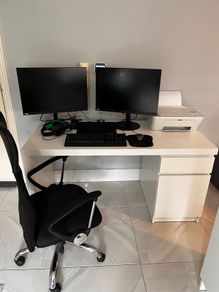 Desk Chair and Printer. Another things NOT FOR SALE.