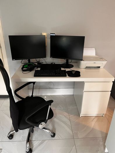 Desk Chair and Printer. Another things NOT FOR SALE.