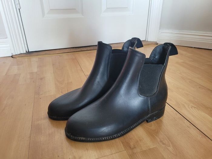 Horse riding boots